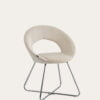 Chaise en velours beige avec des pieds couleur acier chrome, style scandinave avec une forme arrondie. DC245EC